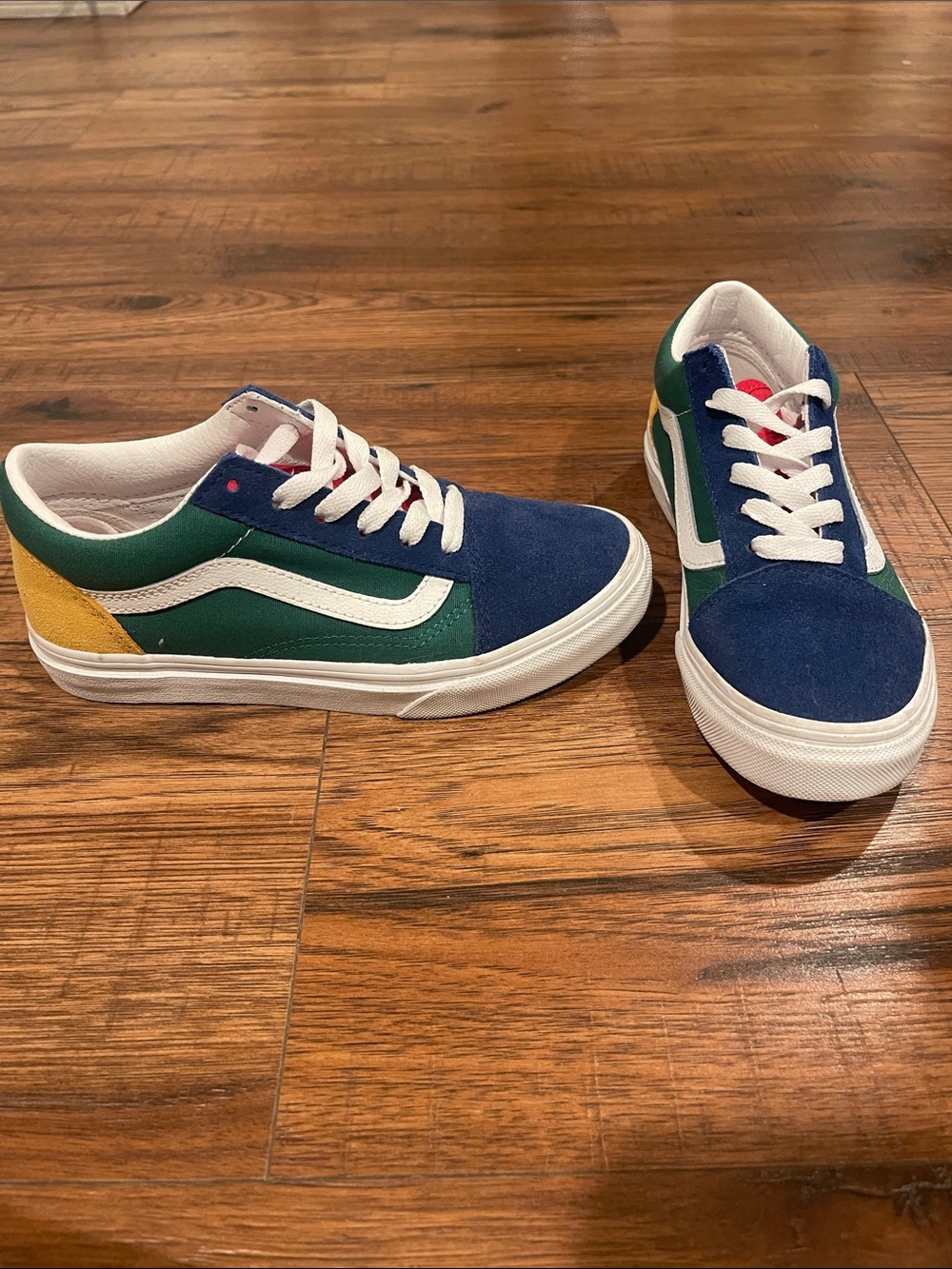 Boys 2.5Y Vans